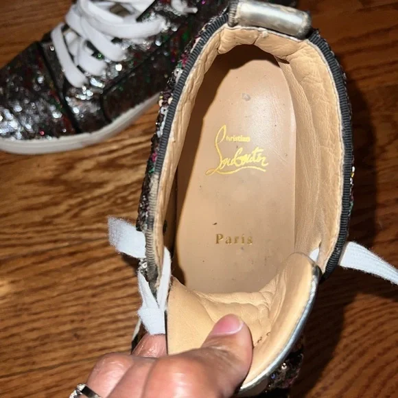 Gentle used women’s size 8 Christian Louboutin!
Size 38.5 - Picture 3 of 7